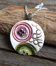Ceramic-Necklace-with-Painated-Button-Images